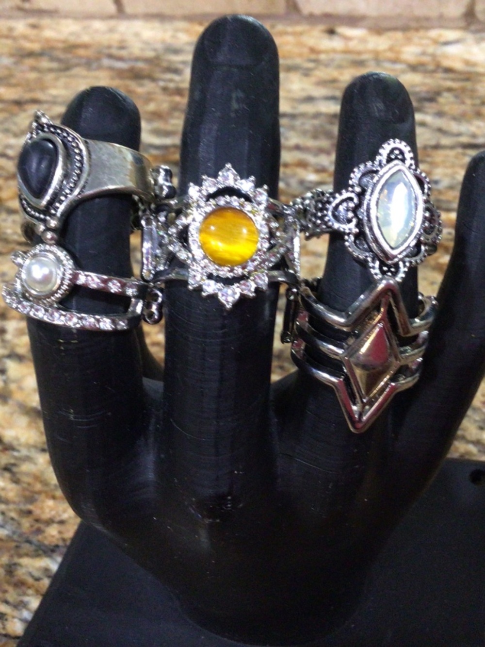 Lot of 14 great looking stretchy band rings. All in excellent shape - Picture 8 of 9